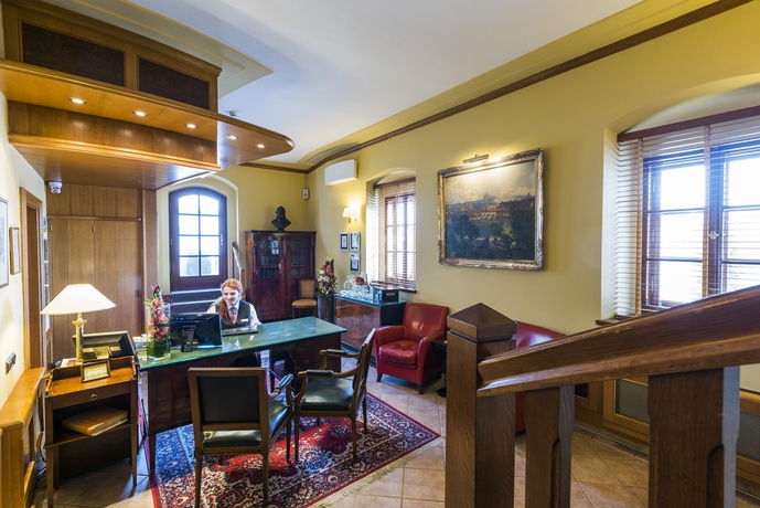 Imagen de los interiores del Hotel Golden Well. Foto 12