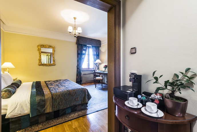 Imagen de la habitación del Hotel Golden Well. Foto 4