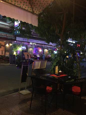 Imagen del bar/restaurante del Hotel Golden World Guesthouse. Foto 7