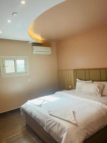 Imagen general del Hotel Golden pyramids hut hotel. Foto 4