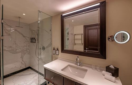 Imagen de la habitación del Hotel GoldenEye & Casino. Foto 17