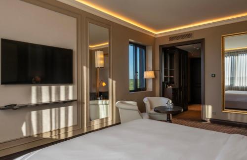 Imagen general del Hotel GoldenEye & Casino. Foto 7