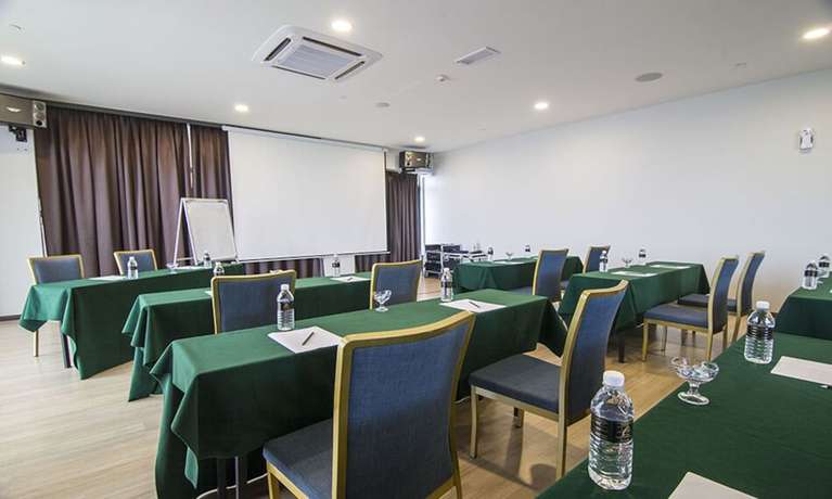 Imagen de los interiores del Hotel Goldenbay. Foto 19