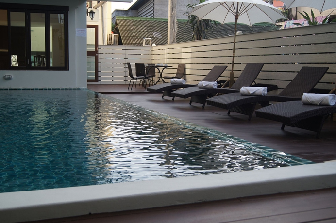 Imagen de la piscina del Hotel Goldenbell Chiangmai. Foto 15