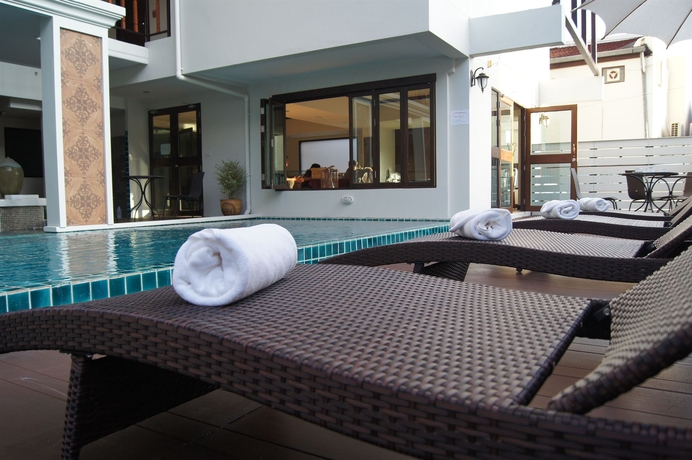 Imagen de la piscina del Hotel Goldenbell Chiangmai. Foto 16