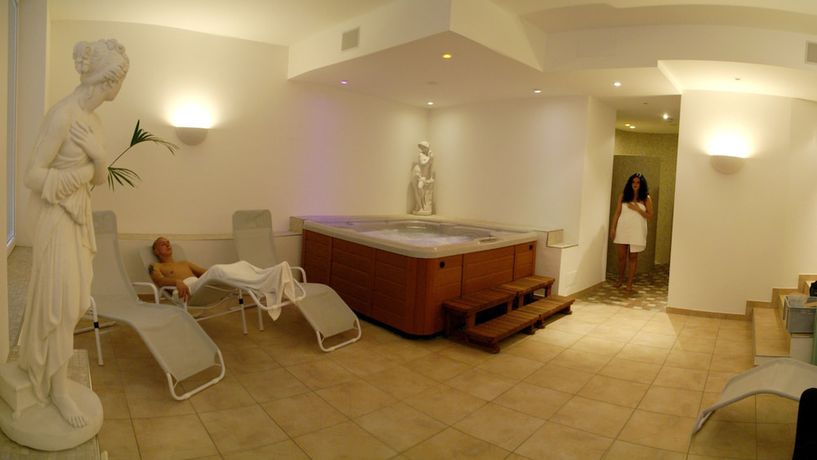 Imagen de la piscina del Hotel Goldene Rose, Silandro. Foto 17
