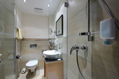 Imagen de la habitación del Hotel Goldene Sonne. Foto 15