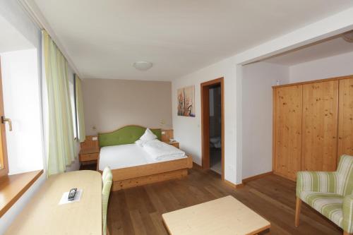 Imagen de la habitación del Hotel Goldener Adler, Curon Venosta. Foto 3