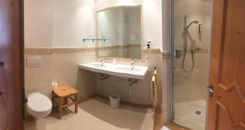 Imagen de la habitación del Hotel Goldener Adler, Curon Venosta. Foto 4