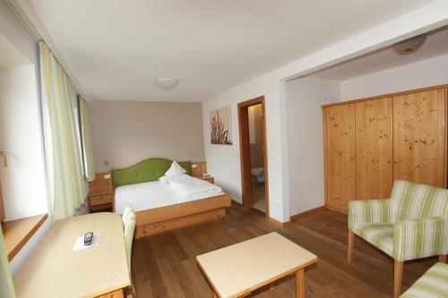 Imagen de la habitación del Hotel Goldener Adler, Curon Venosta. Foto 5