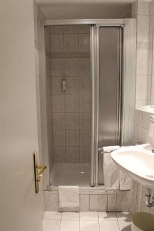 Imagen de la habitación del Hotel Goldener Adler, Hallstadt. Foto 13