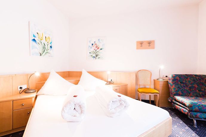 Imagen de la habitación del Hotel Goldener Stern, Mitterdorf - Caldaro di Mezzo. Foto 2