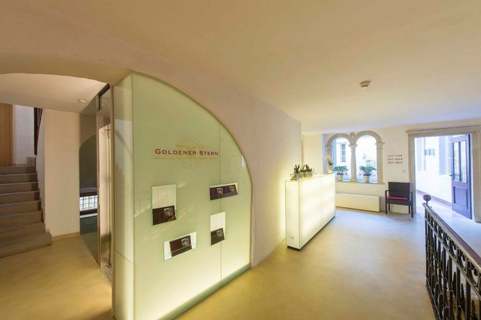 Imagen de los interiores del Hotel Goldener Stern, Mitterdorf - Caldaro di Mezzo. Foto 20