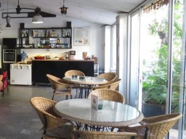 Imagen del bar/restaurante del Hotel Goldie Guesthouse. Foto 2