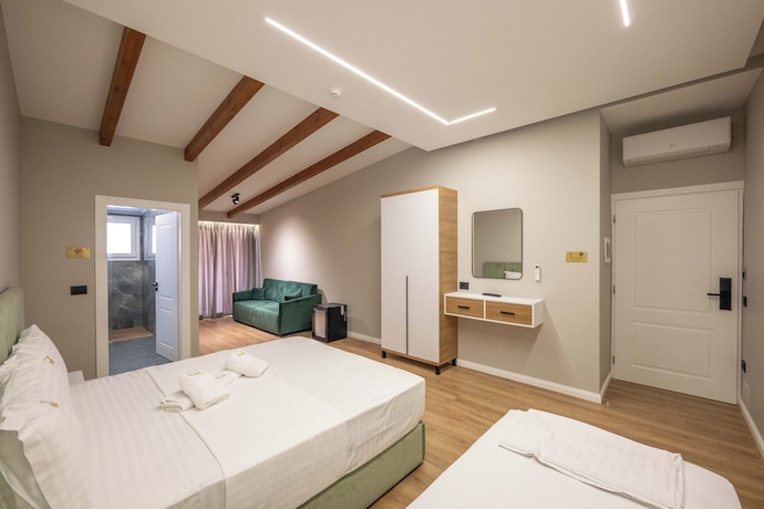 Imagen de la habitación del Hotel Golemi Lux. Foto 3