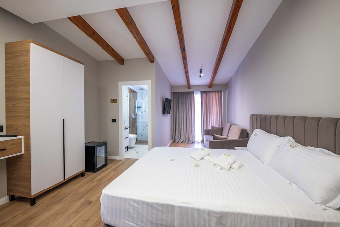 Imagen de la habitación del Hotel Golemi Lux. Foto 13