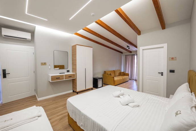 Imagen de la habitación del Hotel Golemi Lux. Foto 14