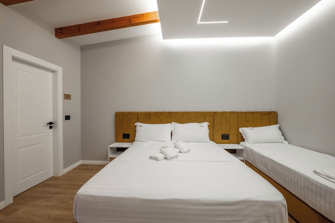 Imagen de la habitación del Hotel Golemi Lux. Foto 15