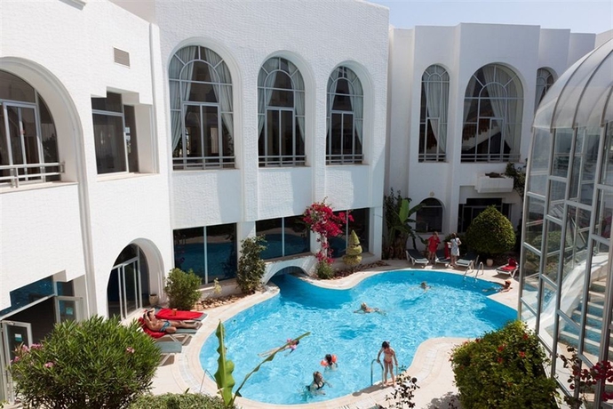 Imagen de la piscina del Hotel Golf Beach Djerba. Foto 7