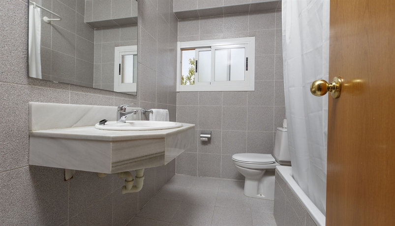 Imagen de la habitación del Hotel Golf Beach, Santa Ponsa. Foto 7