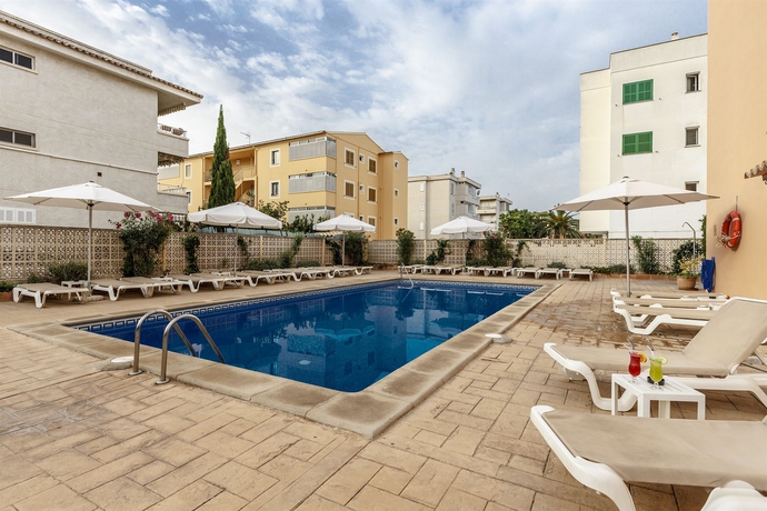 Imagen de la piscina del Hotel Golf Beach, Santa Ponsa. Foto 16