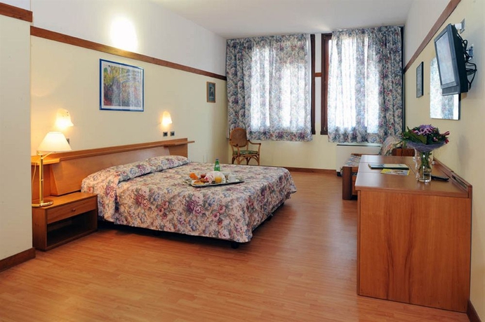 Imagen de la habitación del Hotel Golf Ca' Degli Ulivi. Foto 4