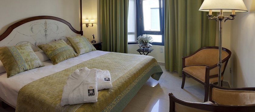 Imagen de la habitación del Hotel Golf Campoamor. Foto 8