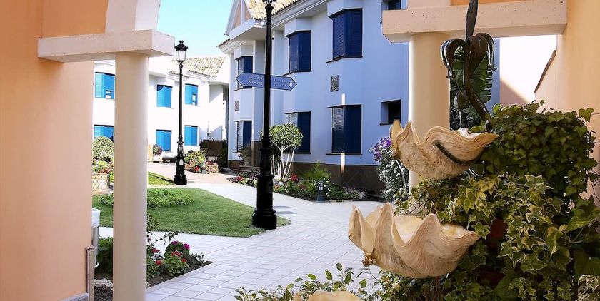 Imagen de los interiores del Hotel Golf Campoamor. Foto 12