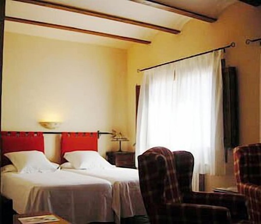 Imagen de la habitación del Hotel Golf Can Rafel, Cervell&oacute;. Foto 11
