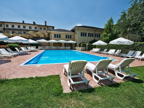 Imagen de la piscina del Hotel Golf Club Cavagli&agrave;. Foto 19