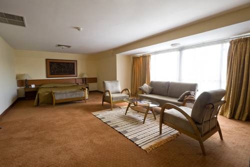 Imagen de la habitación del Hotel Golf Course. Foto 6