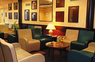 Imagen del bar/restaurante del Hotel Golf Hotel de Grenoble. Foto 3