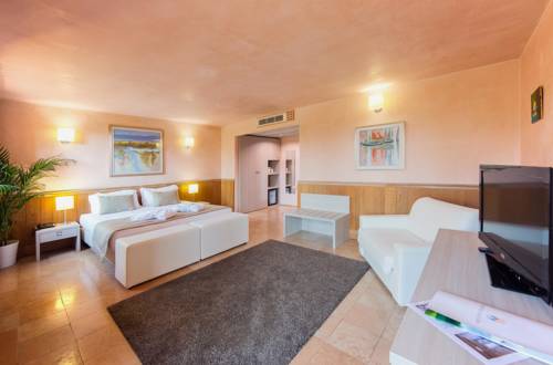 Imagen de la habitación del Hotel Golf Inn. Foto 12