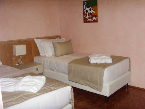 Imagen de la habitación del Hotel Golf Inn. Foto 16