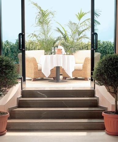 Imagen del bar/restaurante del Hotel Golf Milano. Foto 6