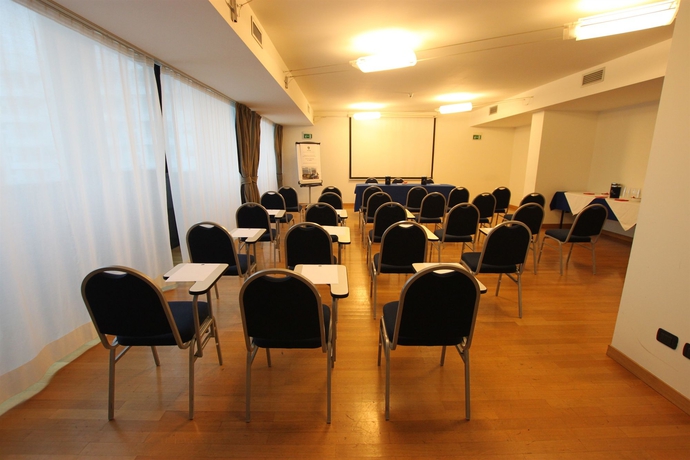 Imagen de los interiores del Hotel Golf Milano. Foto 14