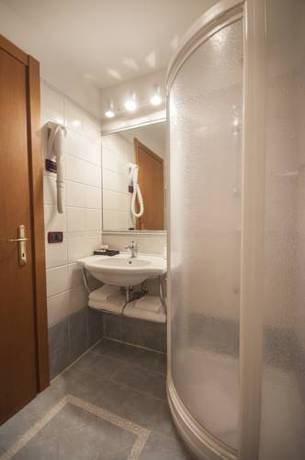 Imagen de la habitación del Hotel Golf, Negheli. Foto 9