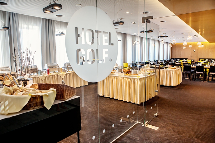 Imagen del bar/restaurante del Hotel Golf Prague. Foto 4