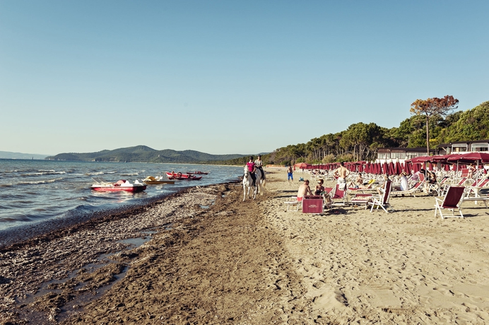 Imagen de los exteriores del Hotel Golf Punta Ala. Foto 6