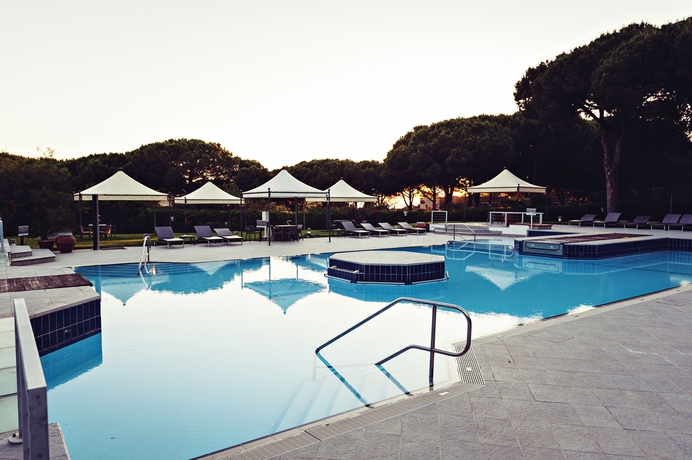 Imagen de la piscina del Hotel Golf Punta Ala. Foto 13