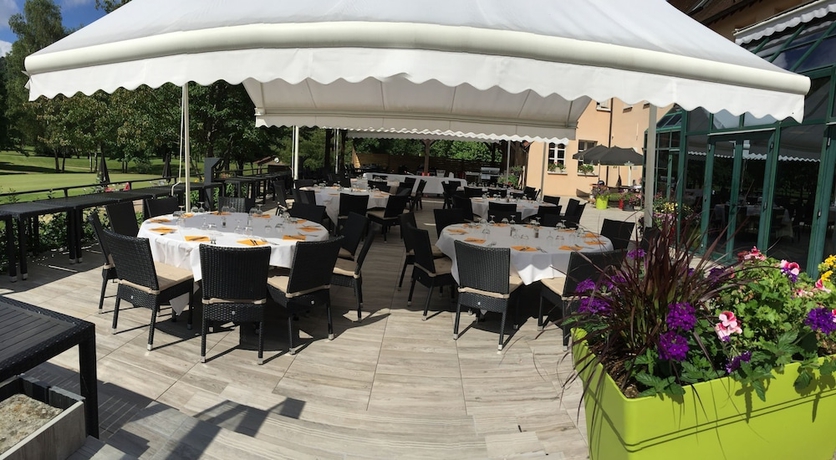 Imagen del bar/restaurante del Hotel Golf Resort Val De Sorne. Foto 5