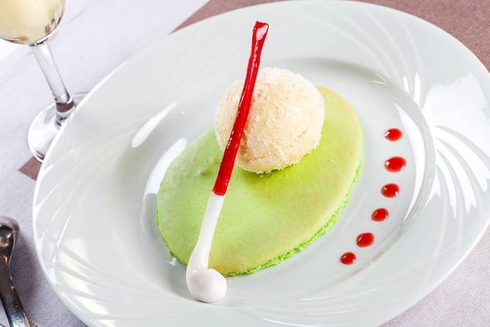 Imagen del bar/restaurante del Hotel Golf Resort Val De Sorne. Foto 6