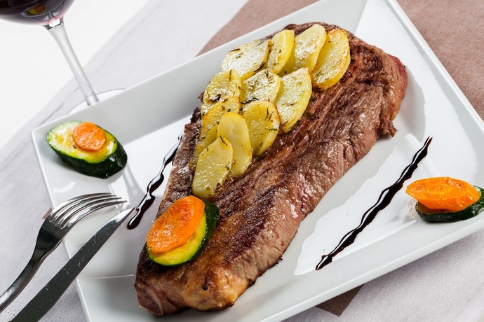 Imagen del bar/restaurante del Hotel Golf Resort Val De Sorne. Foto 7