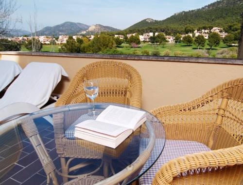 Imagen de los exteriores del Hotel Golf Santa Ponsa. Foto 7