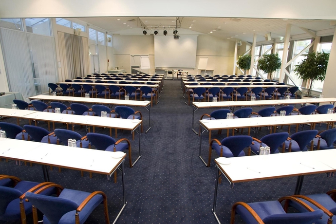 Imagen de los interiores del Hotel Golf Viborg. Foto 14