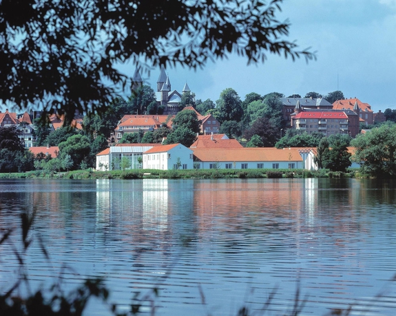 Imagen de los exteriores del Hotel Golf Viborg. Foto 12