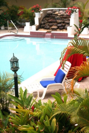 Imagen de la piscina del Hotel Golf View, Mandeville. Foto 11