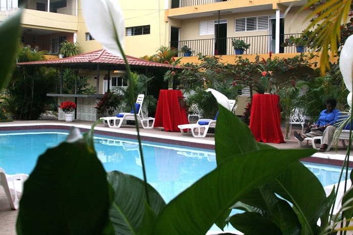 Imagen de la piscina del Hotel Golf View, Mandeville. Foto 13