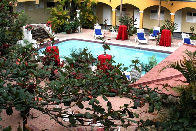 Imagen de la piscina del Hotel Golf View, Mandeville. Foto 14