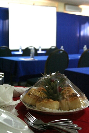 Imagen del bar/restaurante del Hotel Golf View, Mandeville. Foto 4